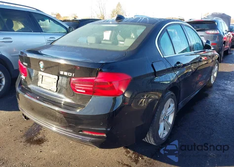 2017 BMW 330I xDrive z USA, uszkodzony, nr VIN WBA8D9G30HNU61870